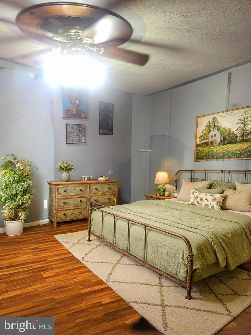 449-57 E Ontario St Property Photo 17