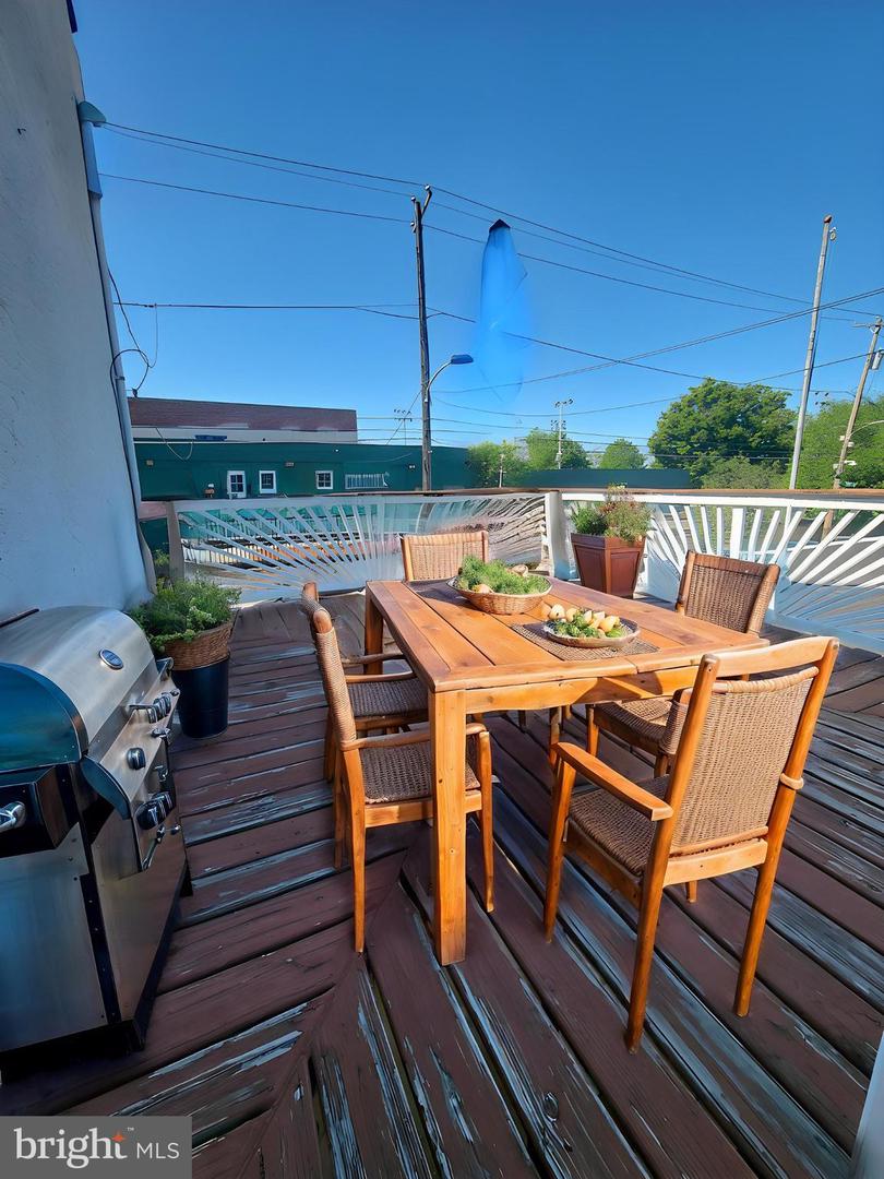 449-57 E Ontario St Property Photo 19