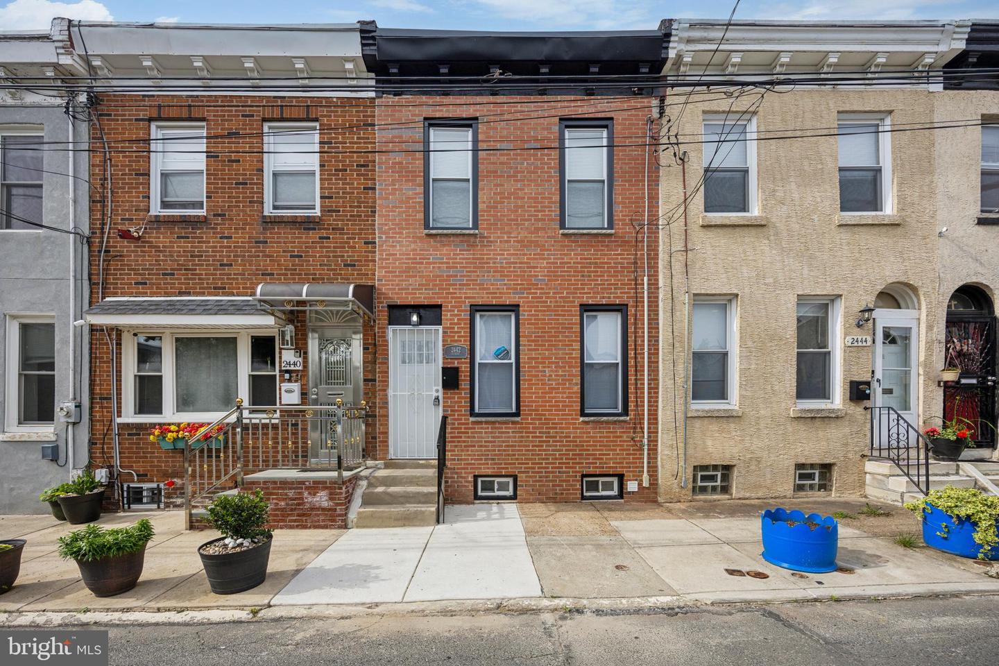 2442 W SEYBERT ST Property Photo 1