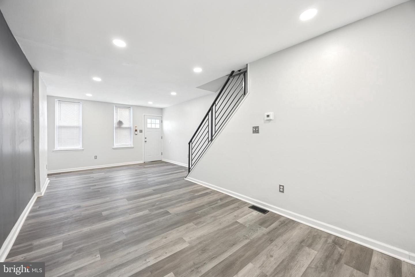 2442 W Seybert St Property Photo 6