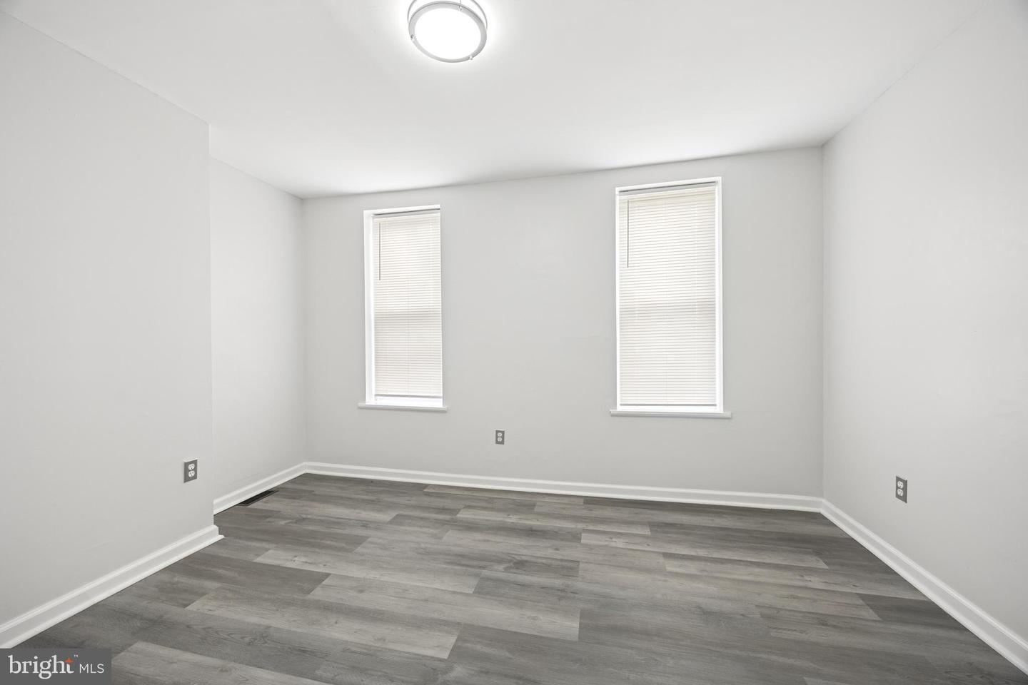 2442 W Seybert St Property Photo 10