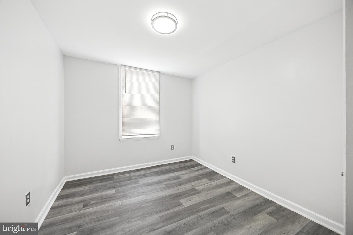 2442 W Seybert St Property Photo 12