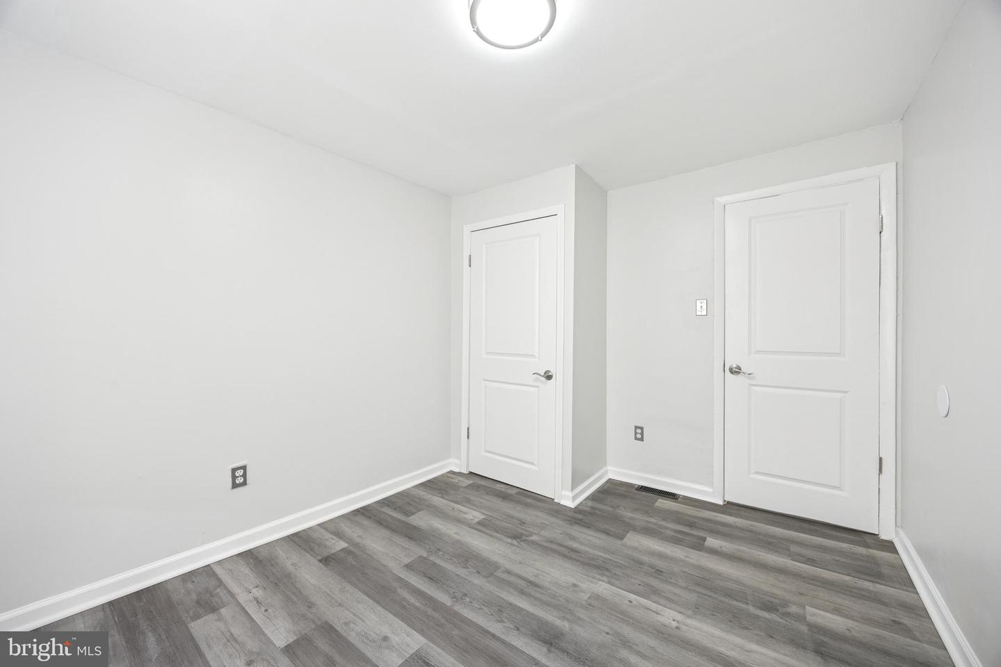 2442 W Seybert St Property Photo 13