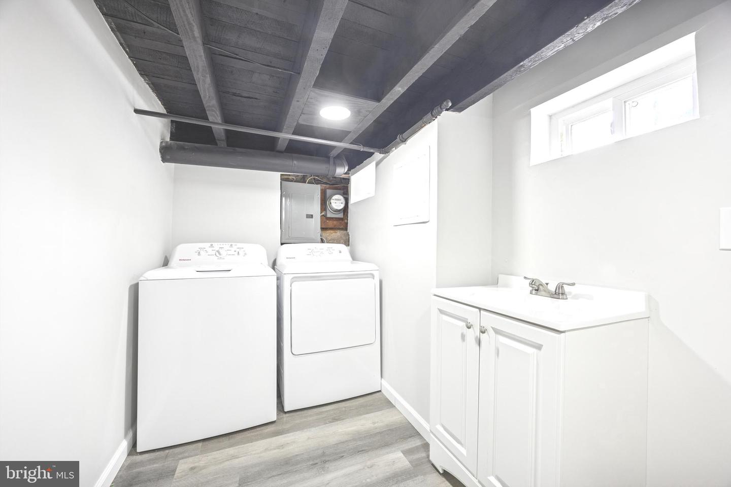 2442 W Seybert St Property Photo 15