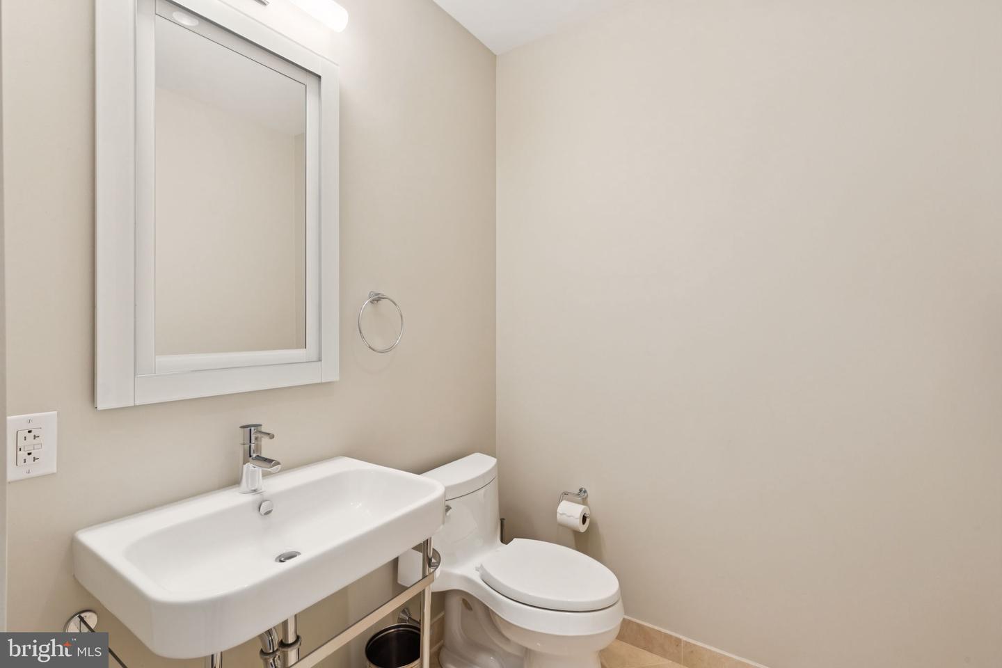 50 S 16th St #5504 Property Photo 35