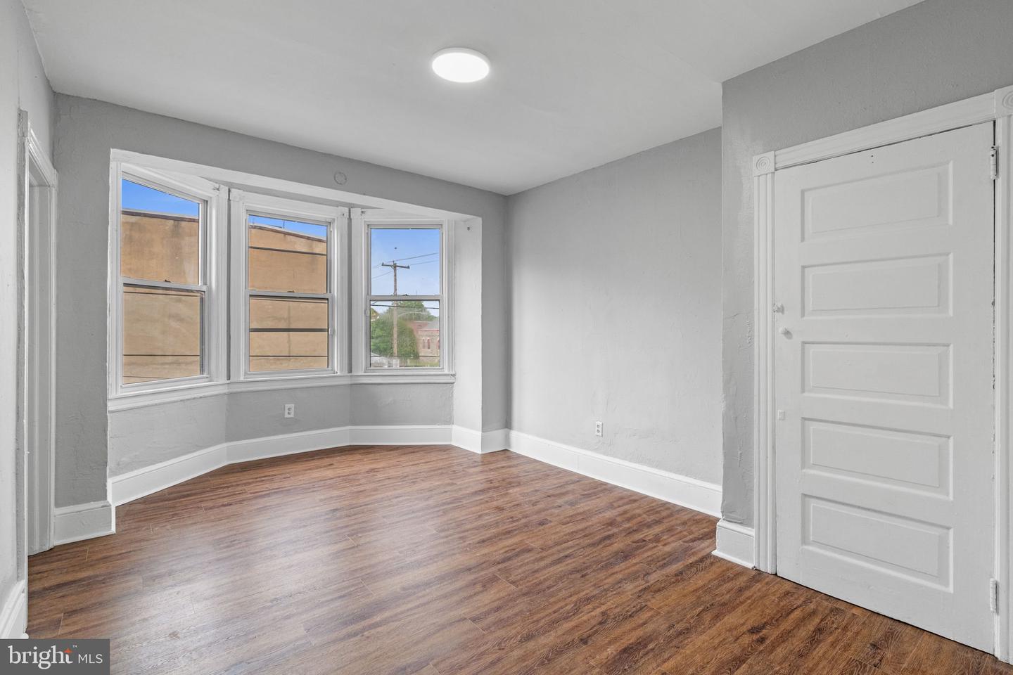 141 W Seymour St Property Photo 4