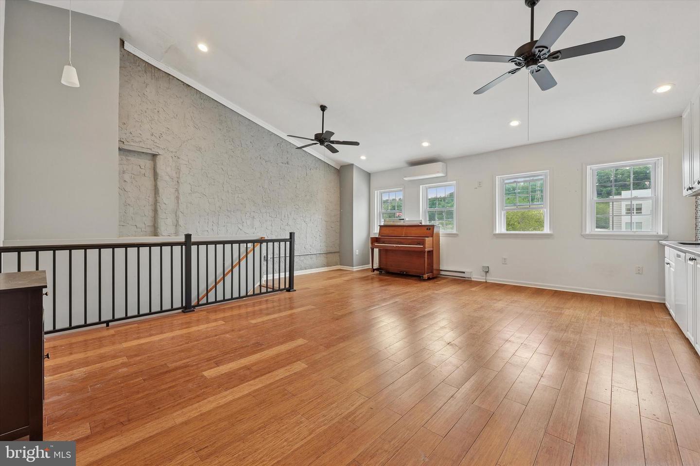 4324 Main St Property Photo 10
