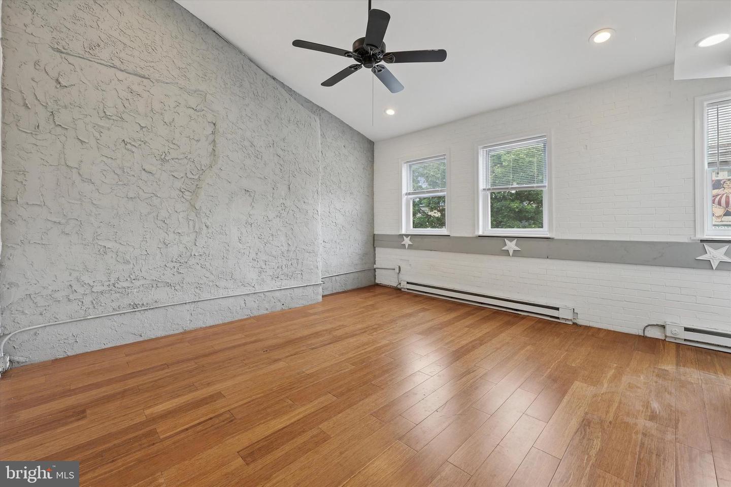 4324 Main St Property Photo 12
