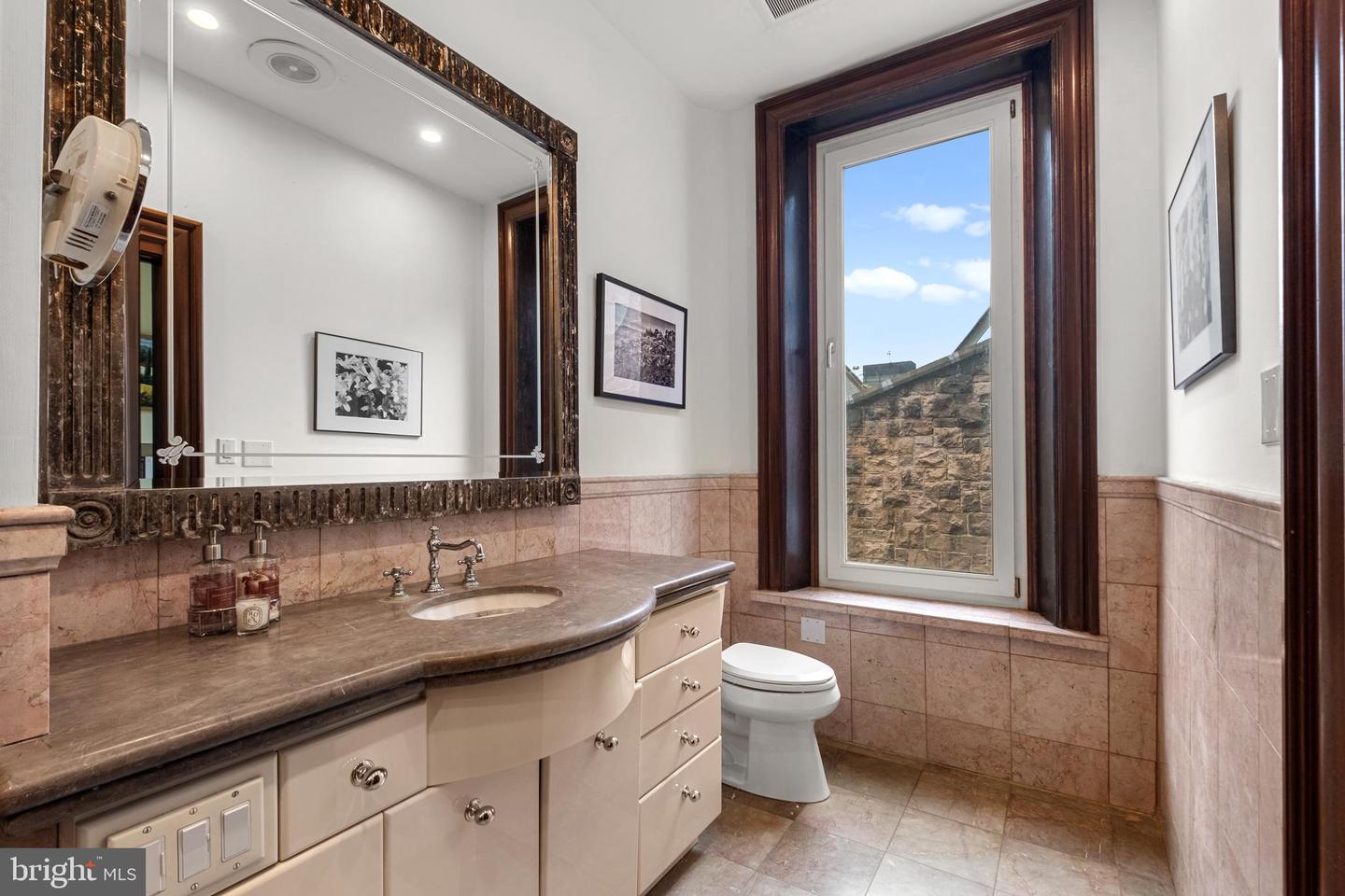 2205 Delancey Pl Property Photo 34
