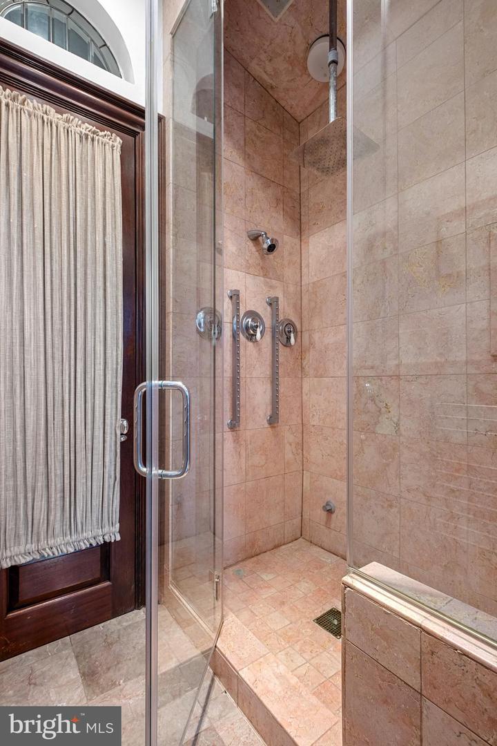 2205 Delancey Pl Property Photo 36