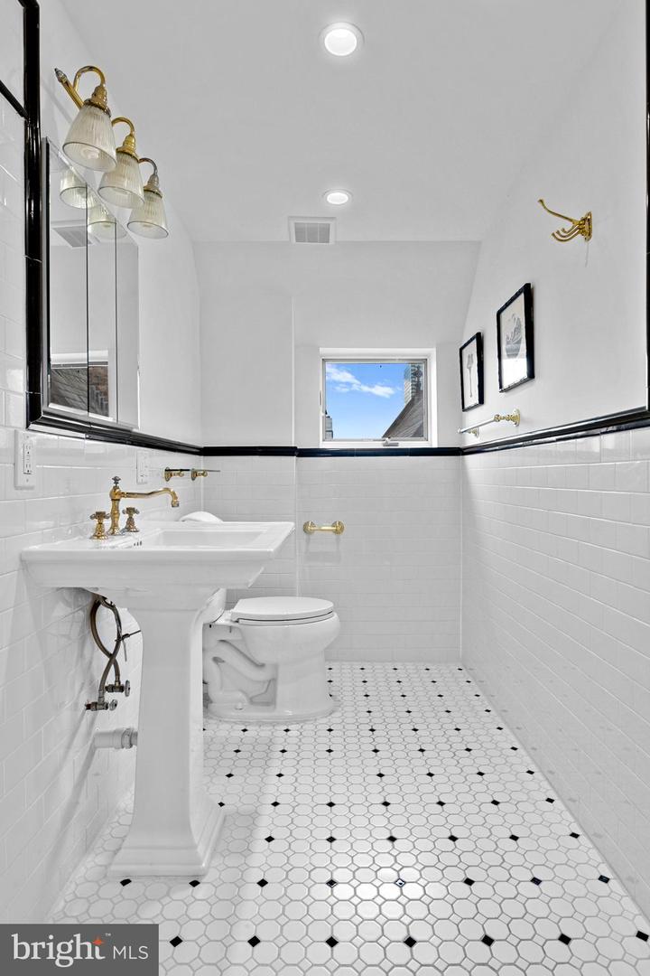 2205 Delancey Pl Property Photo 60