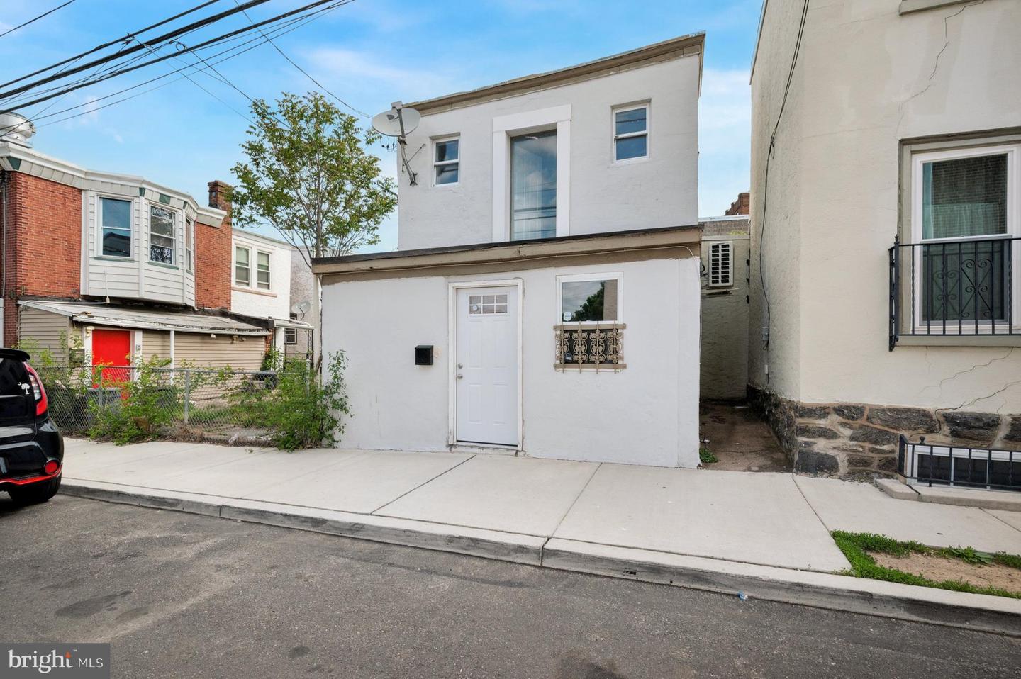 125 Leverington Ave Property Photo 6