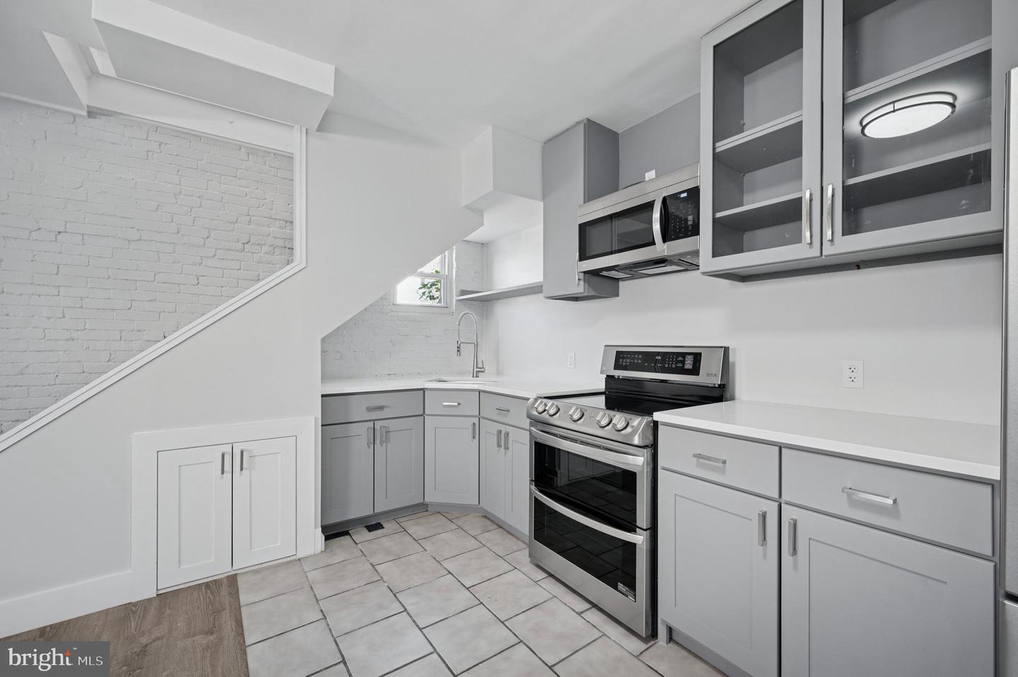125 Leverington Ave Property Photo 8