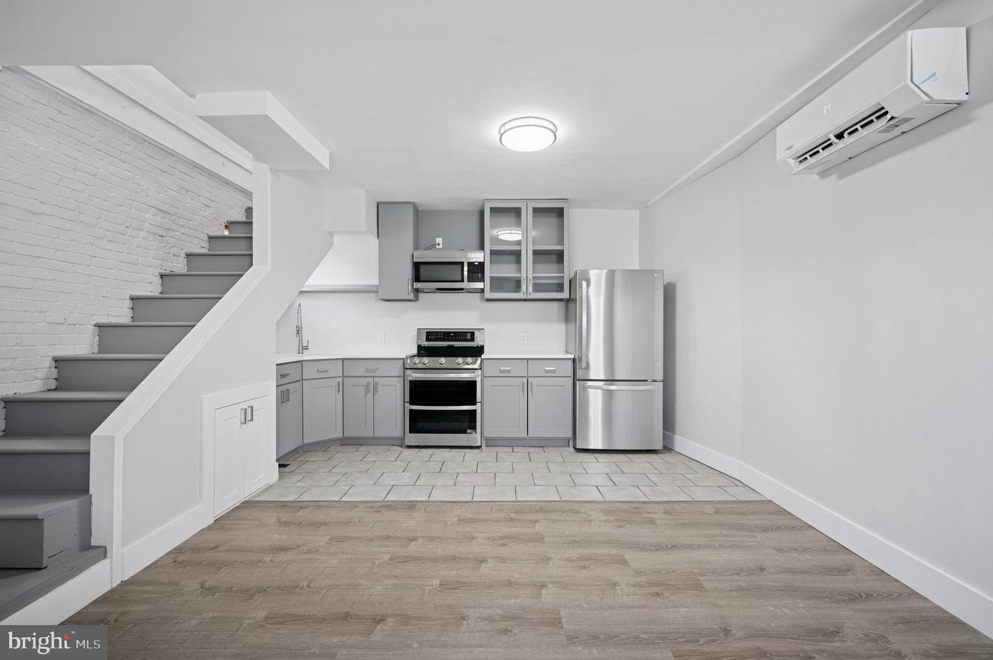 125 Leverington Ave Property Photo 10