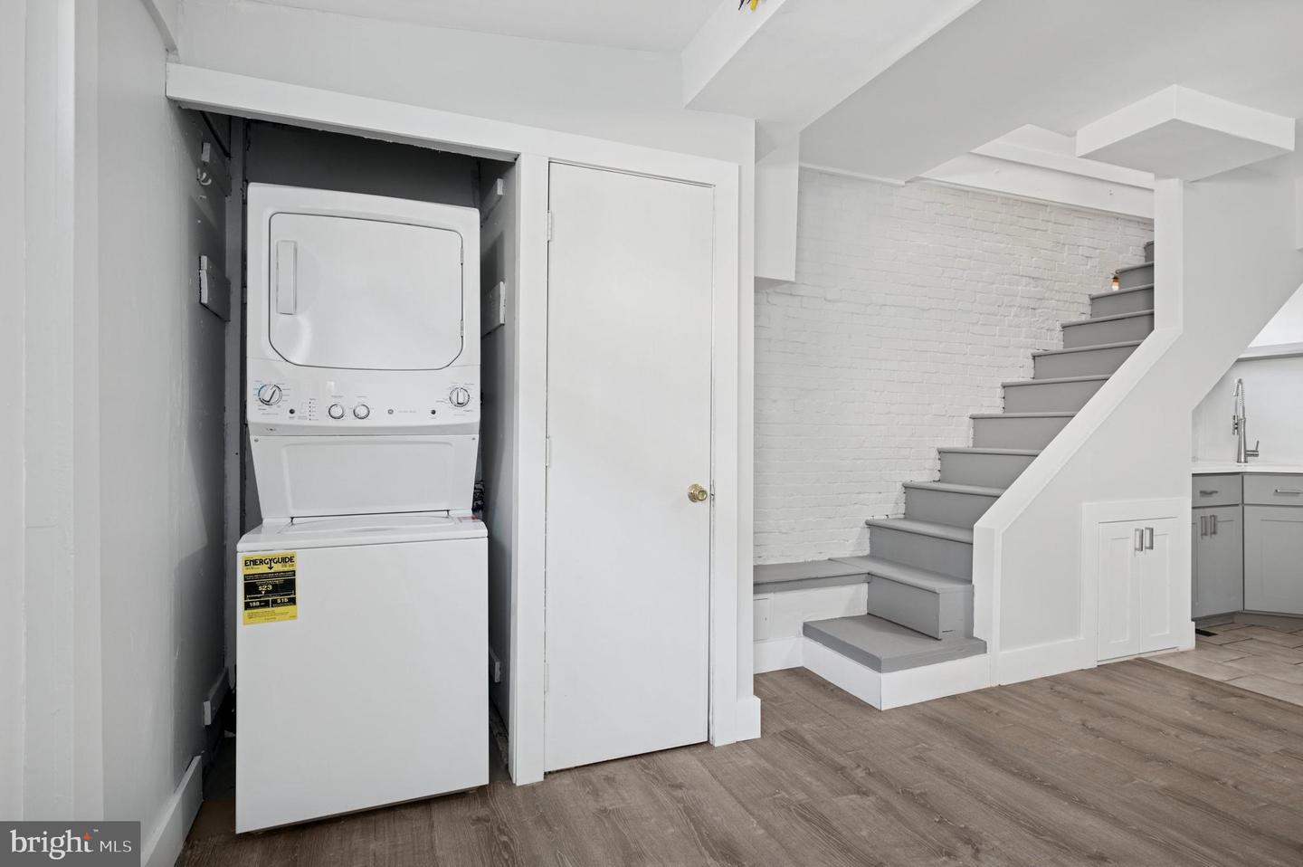 125 Leverington Ave Property Photo 11