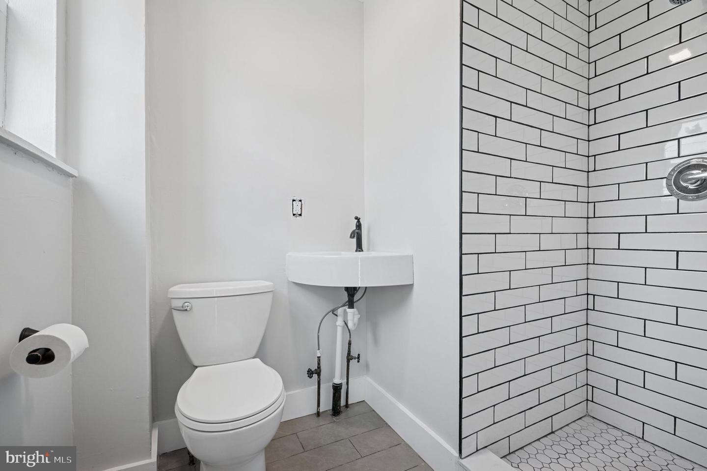 125 Leverington Ave Property Photo 12