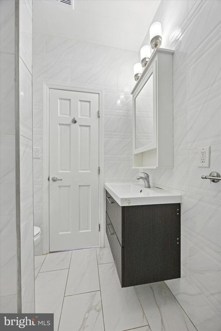 942-944 S 58th St Property Photo 25