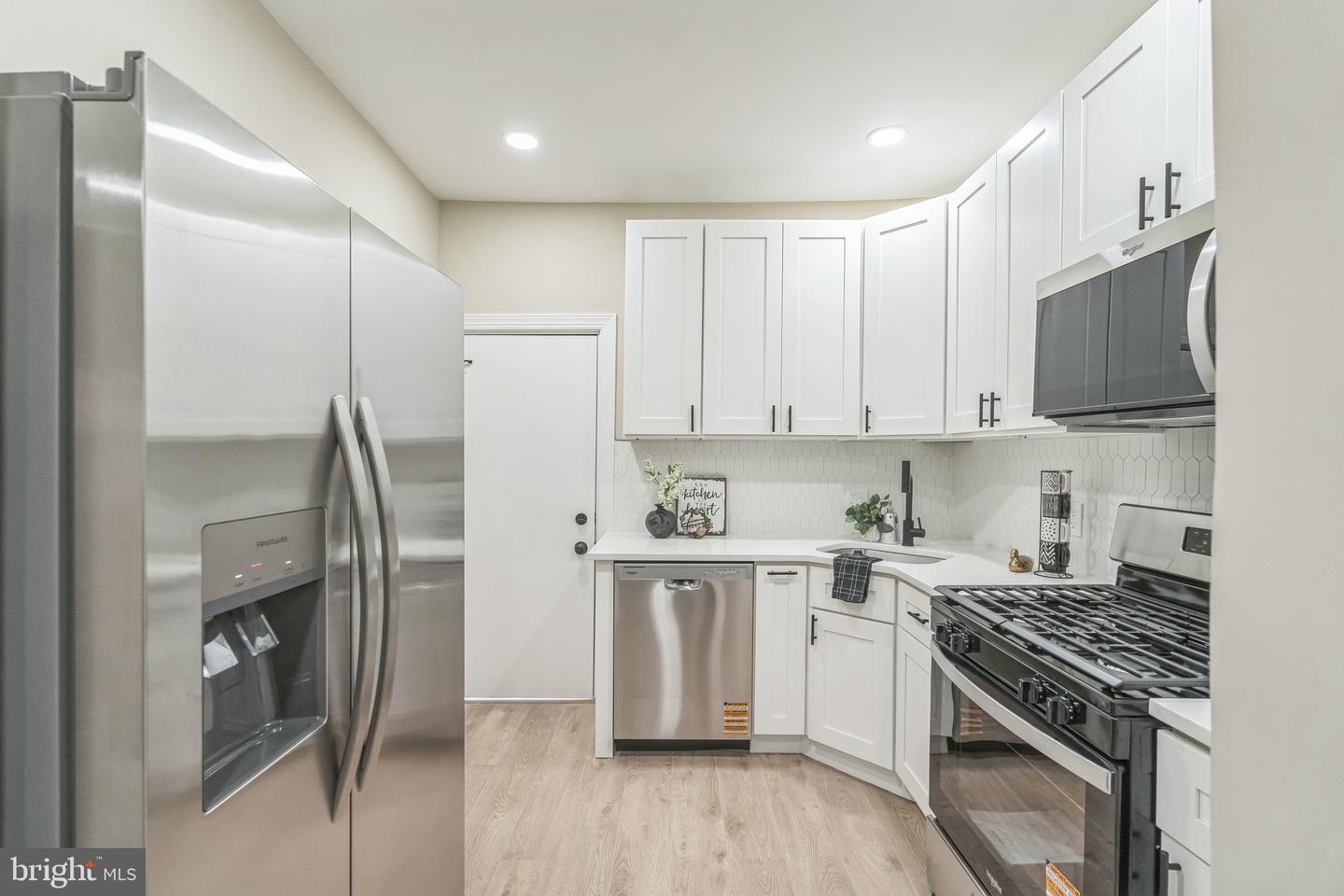 2410 W MAYFIELD ST Property Photo 1
