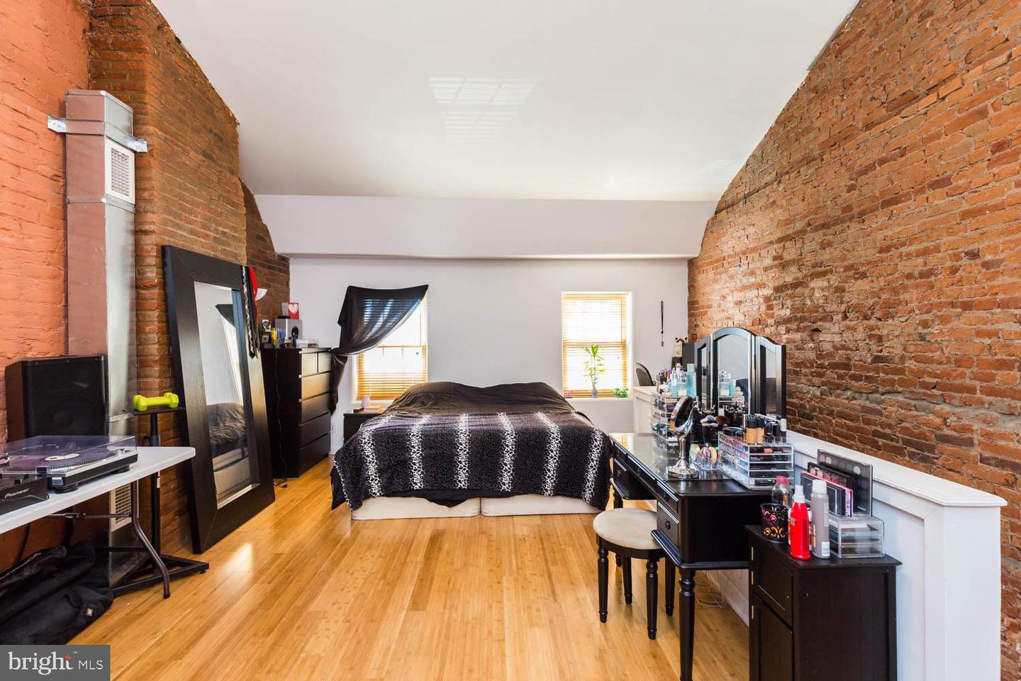 535 E Girard Ave #2 Property Photo 11
