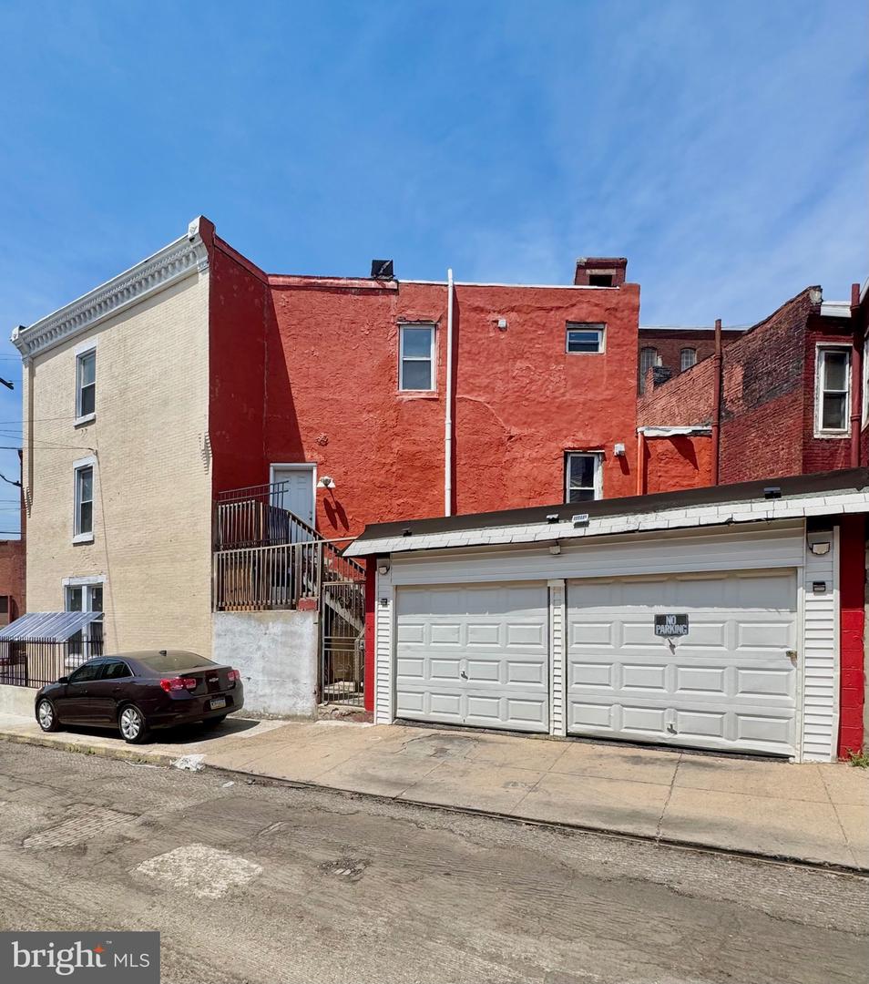 240-42 W Glenwood Ave Property Photo 1