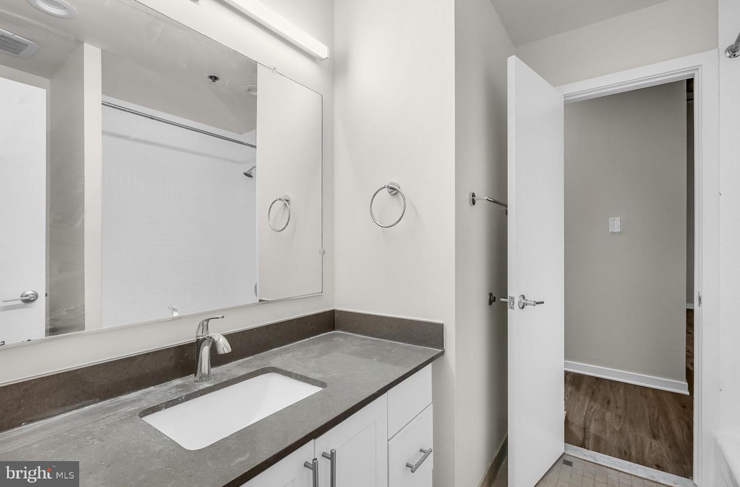303 Vine St #309 Property Photo 16