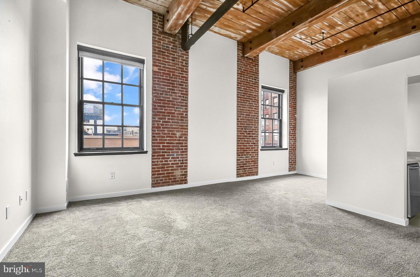 303 VINE ST #404 Property Photo 1