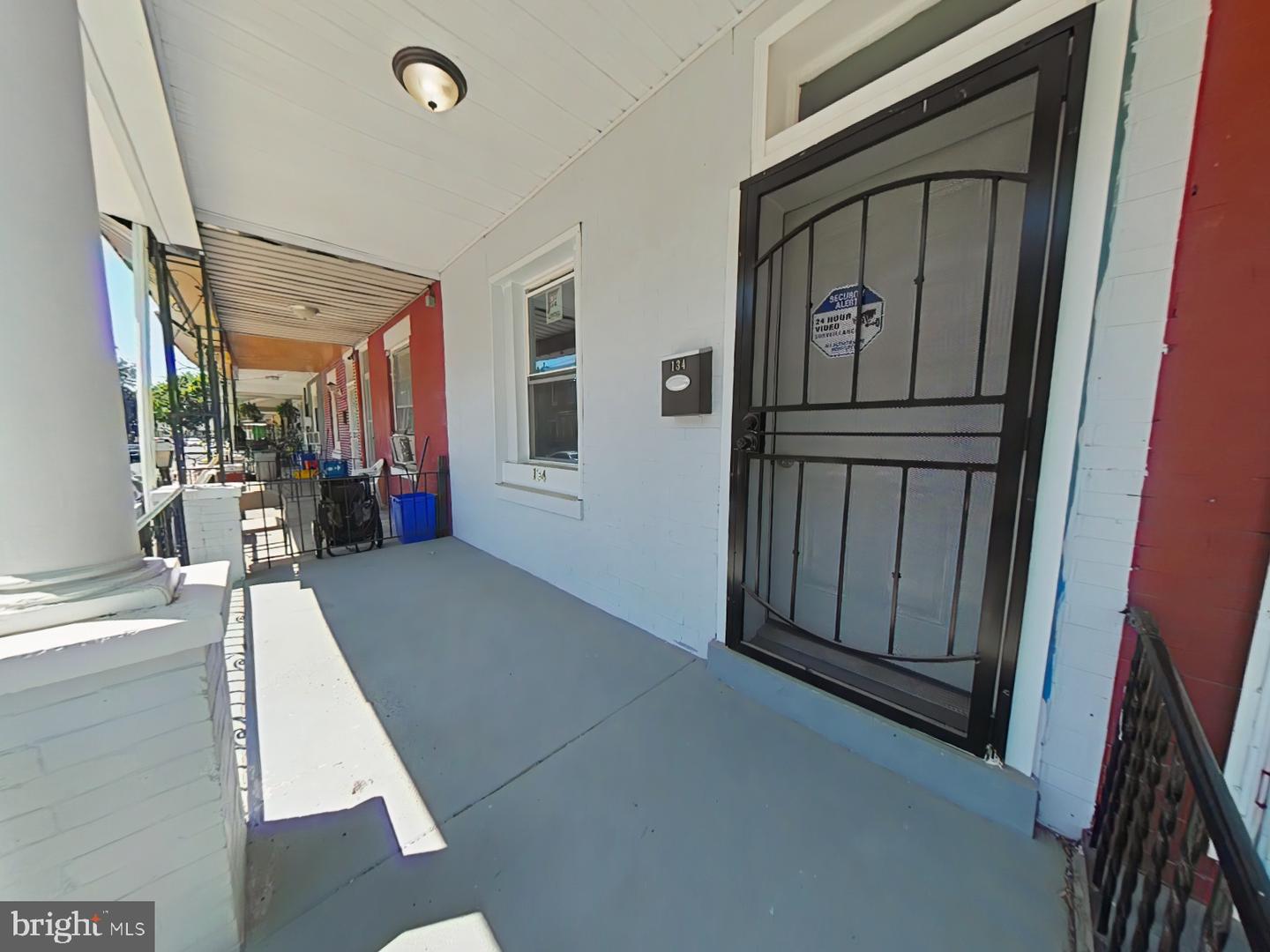 134 N HOBART ST Property Photo 1