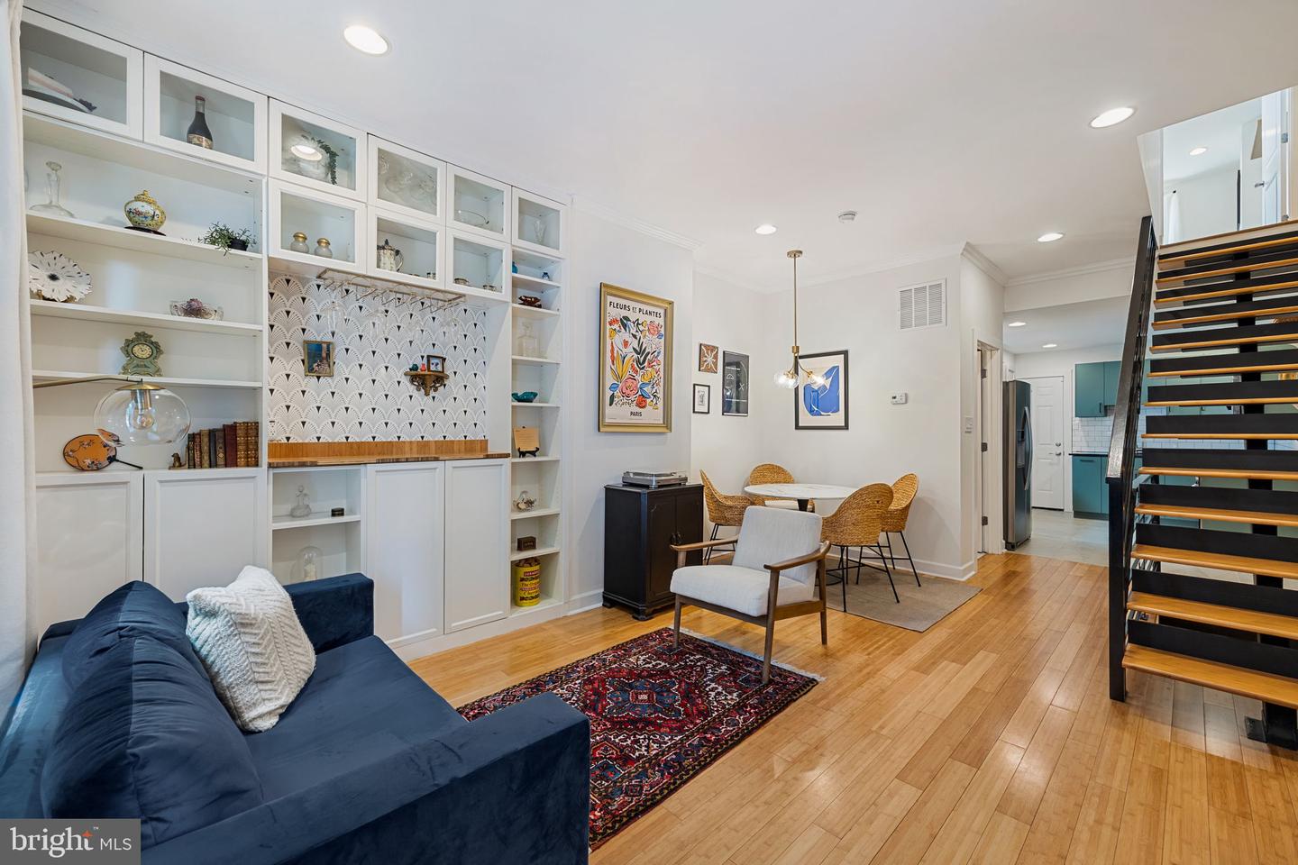 3028 Cambridge St Property Photo