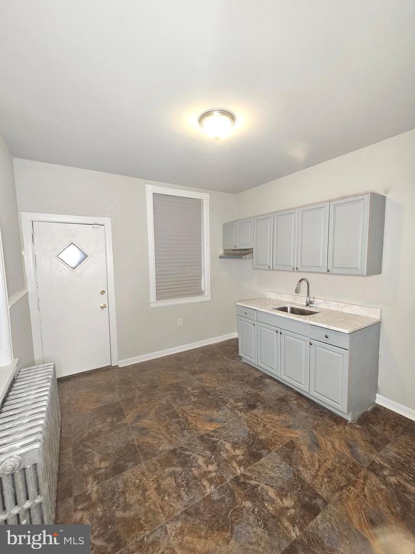 5843 Race St Property Photo 6