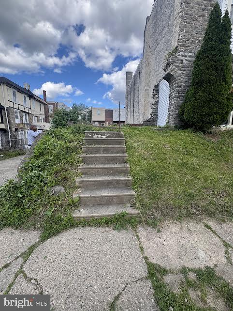 6737 N Sydenham St Property Photo 1