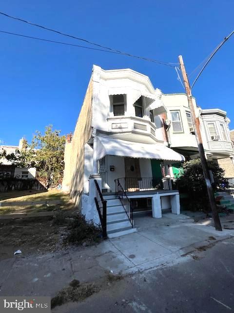 2437 W TORONTO ST Property Photo 1
