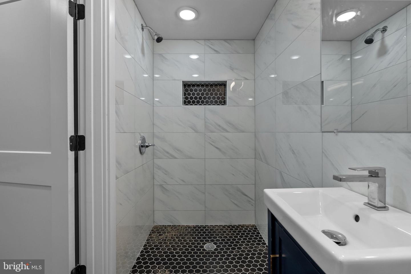 2950 Kensington Ave #1 Property Photo 5