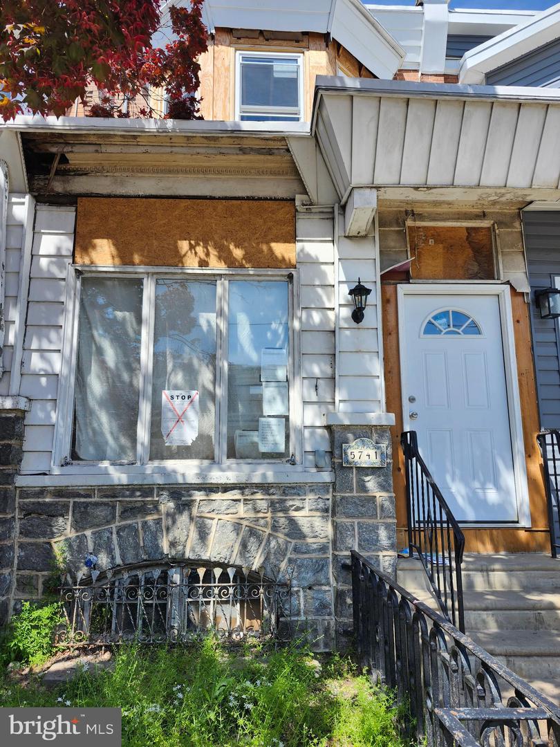 5741 Arch St Property Photo 2