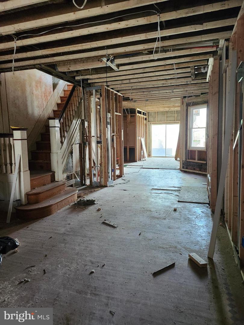 5741 Arch St Property Photo 3