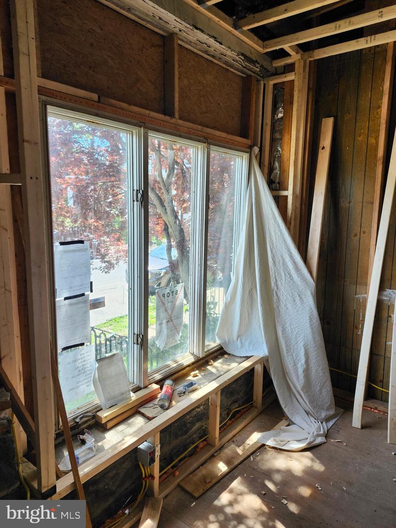 5741 Arch St Property Photo 4