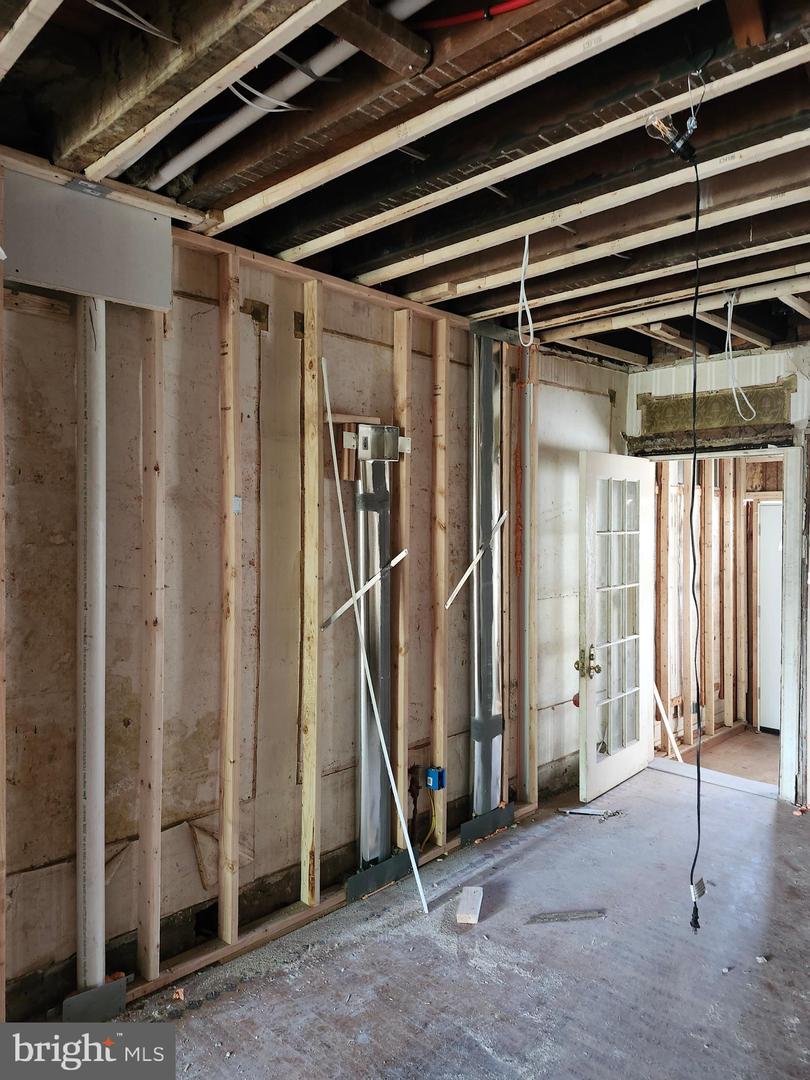 5741 Arch St Property Photo 5