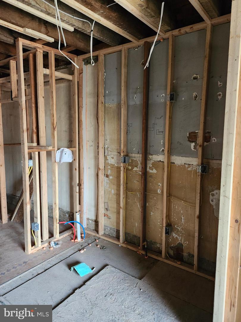 5741 Arch St Property Photo 6