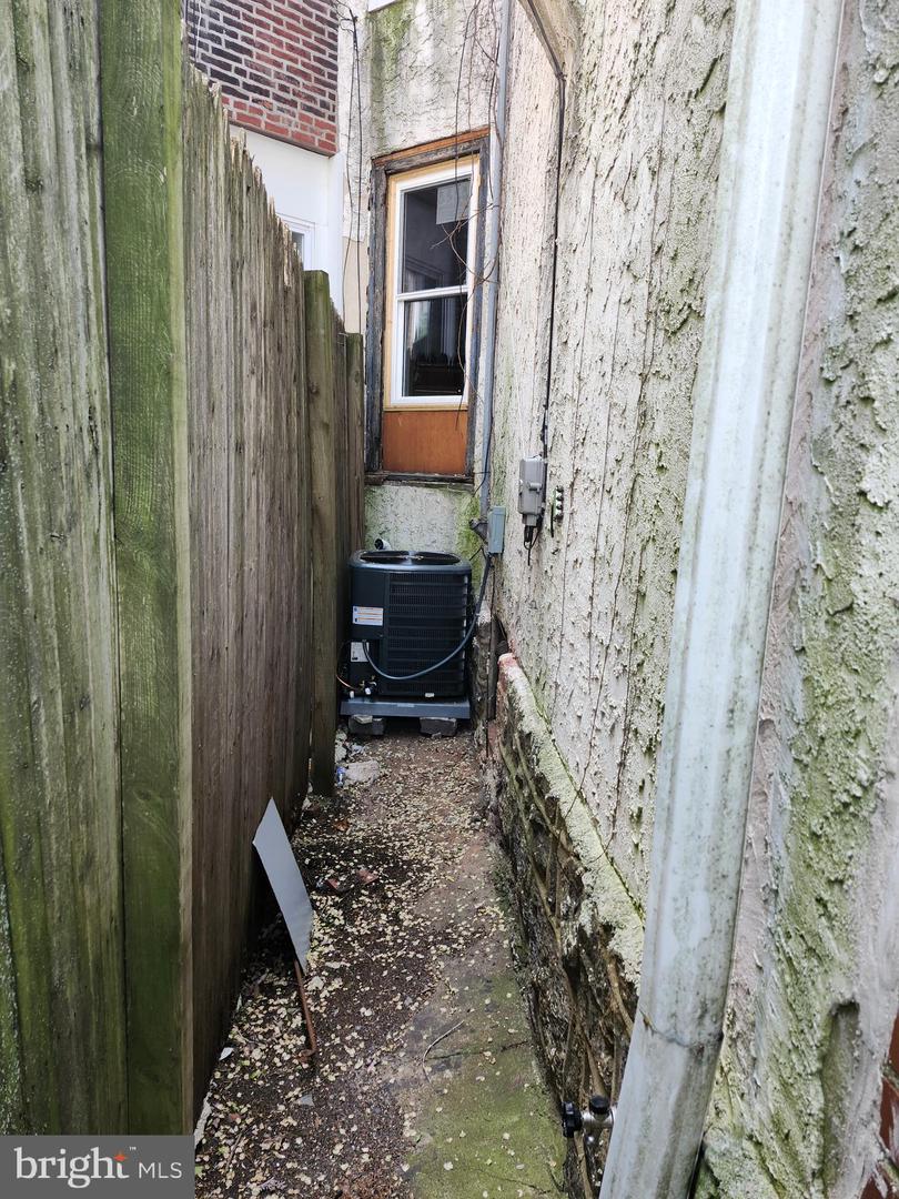 5741 Arch St Property Photo 7