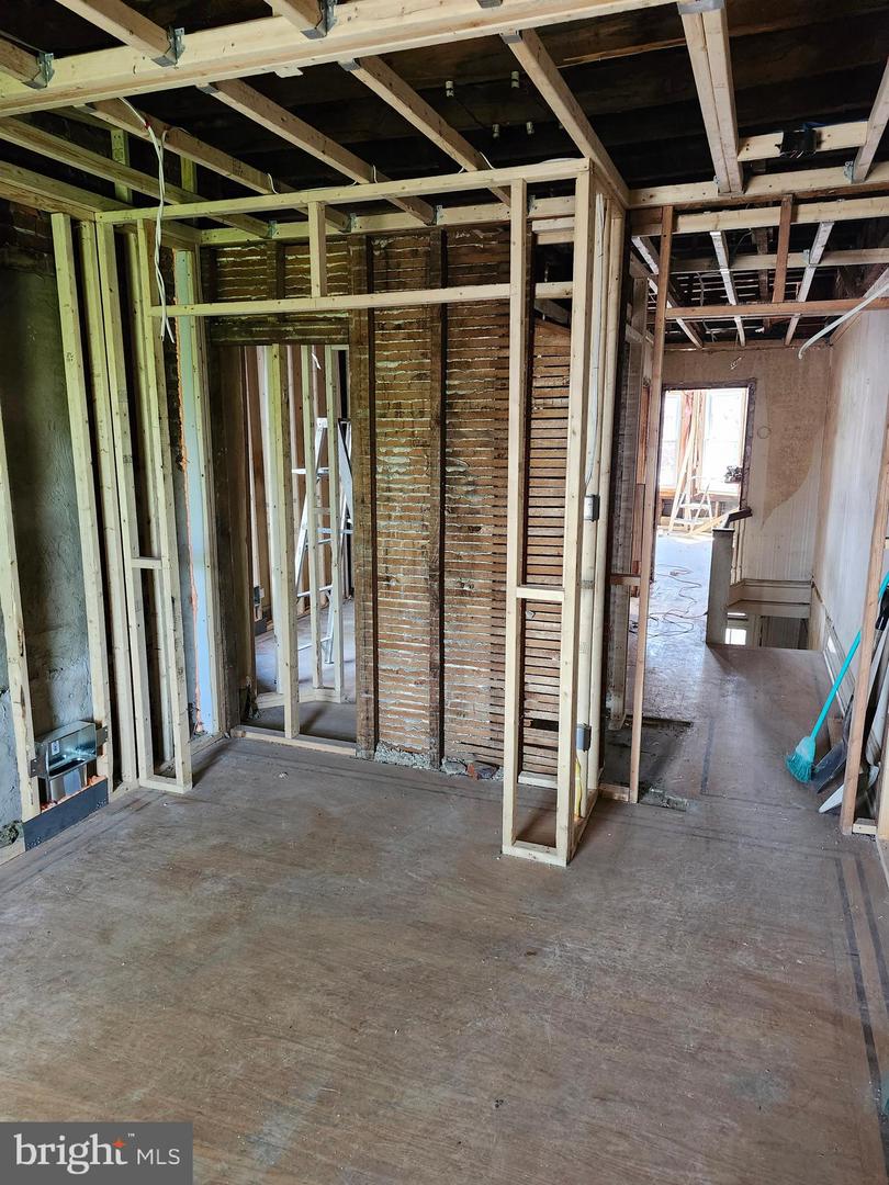 5741 Arch St Property Photo 14