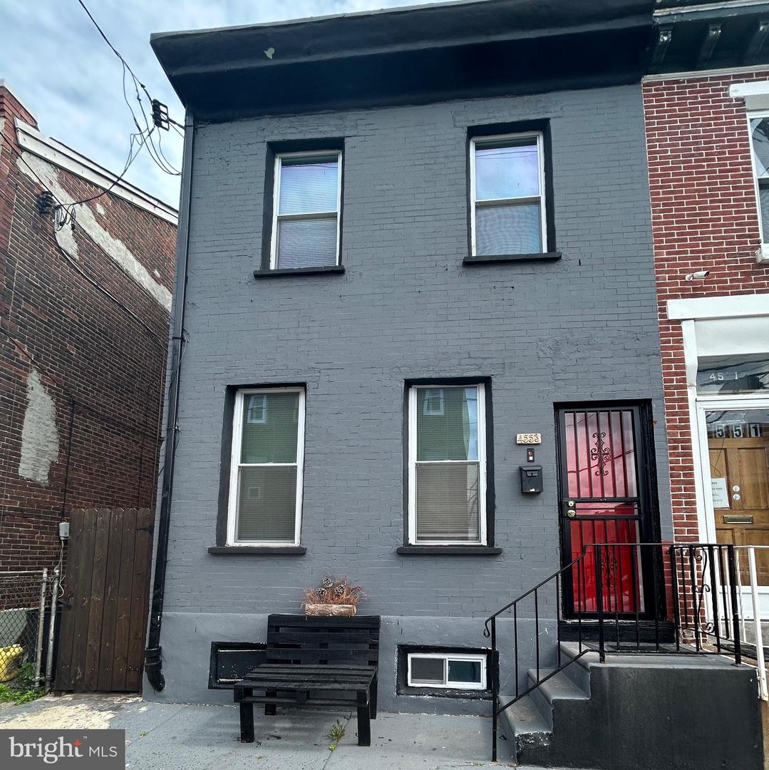 4553 Worth St Property Photo 1