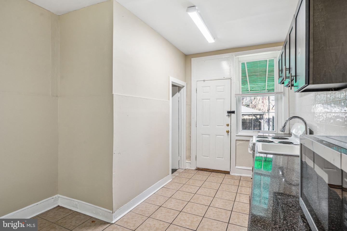 5847 Hadfield St Property Photo 10