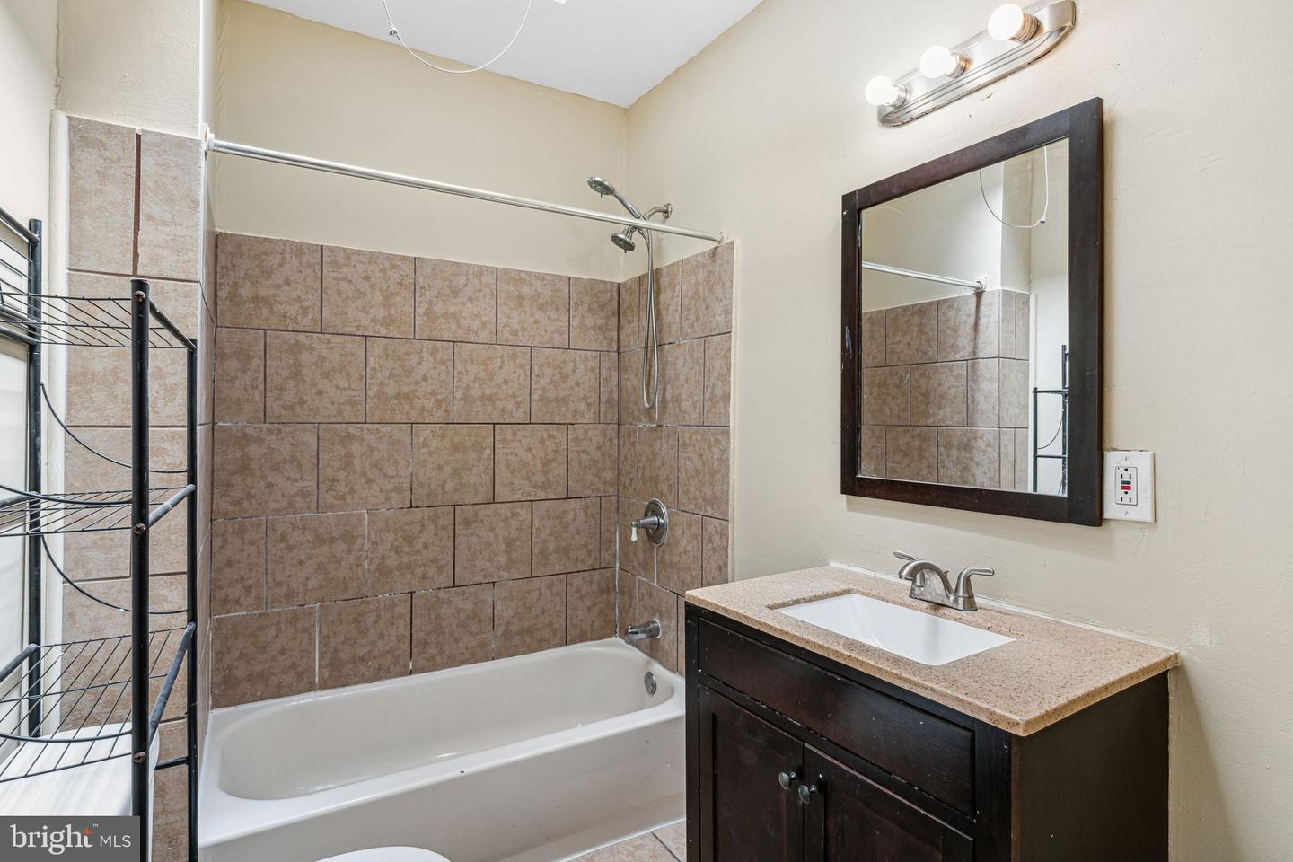 5847 Hadfield St Property Photo 15