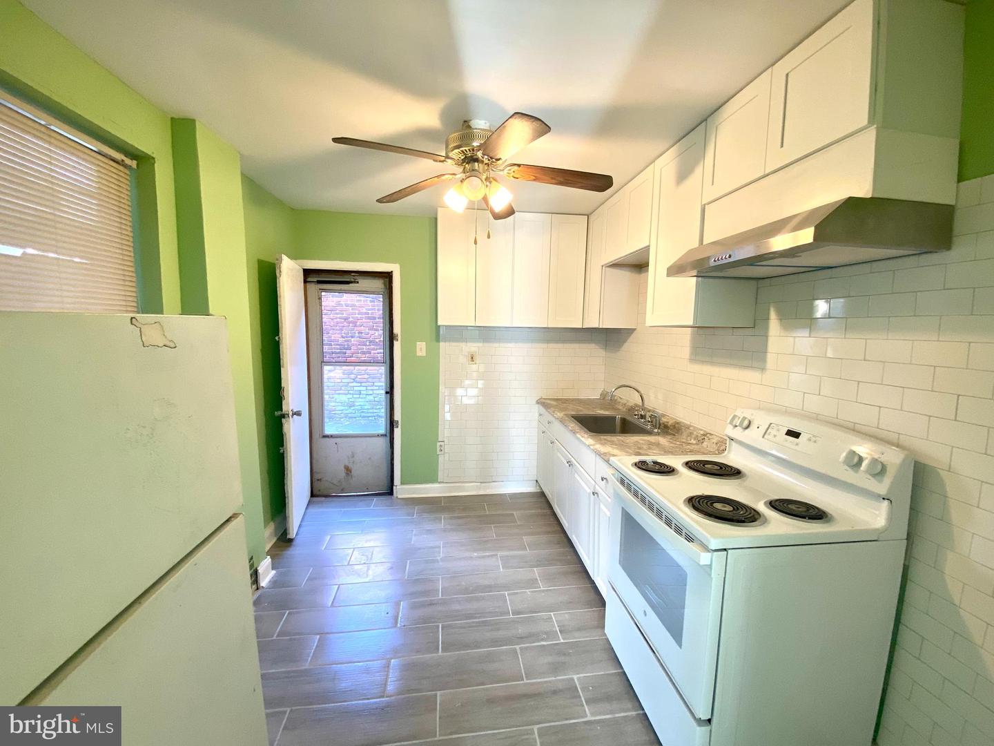 1107 W Colona St Property Photo 7