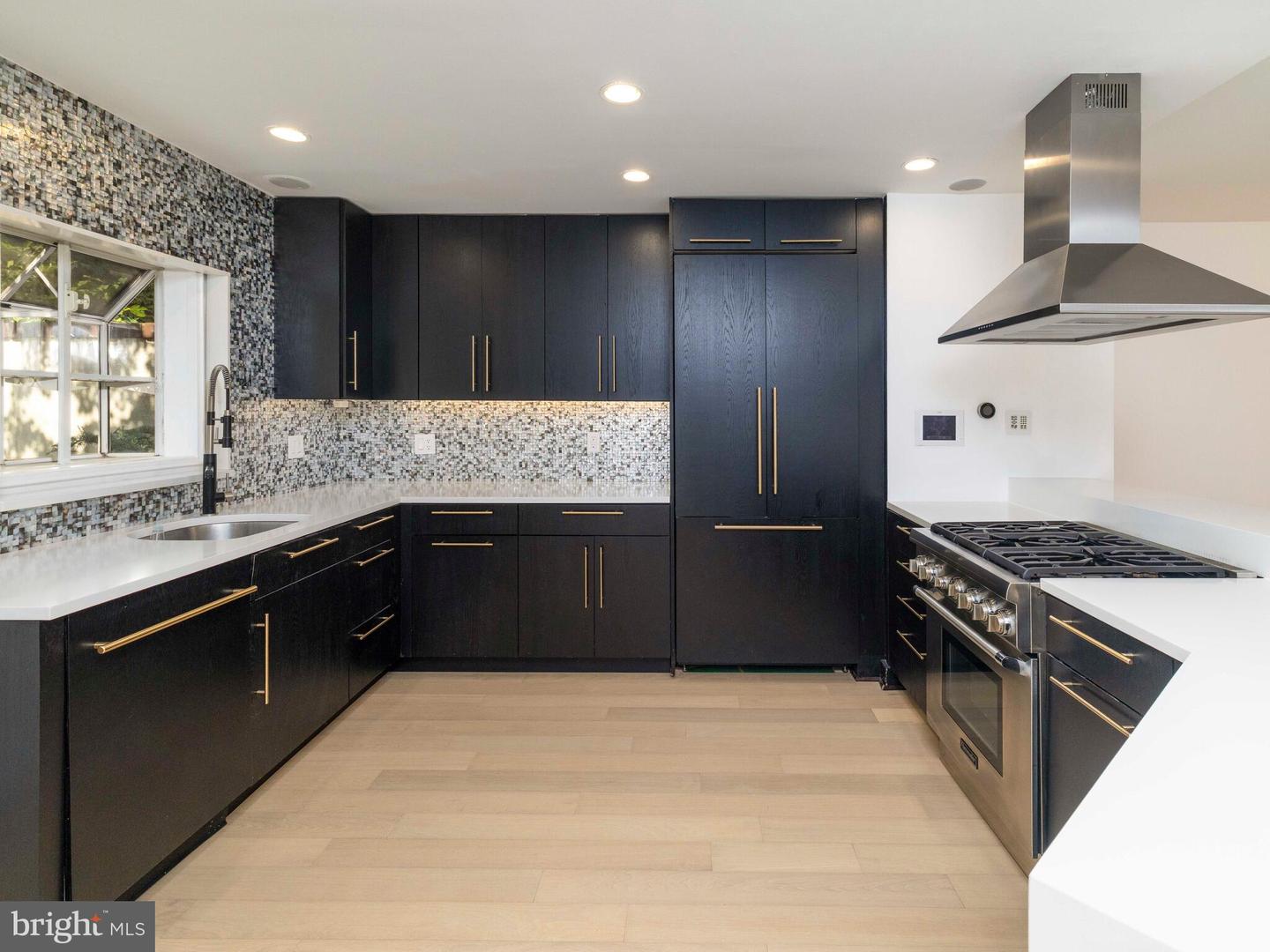 104 Lombard St Property Photo 1