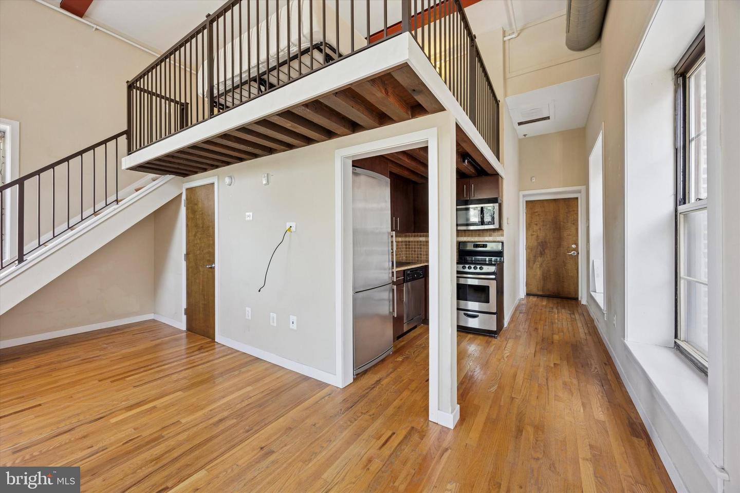 1201-15-15 Fitzwater St #204 Property Photo 3