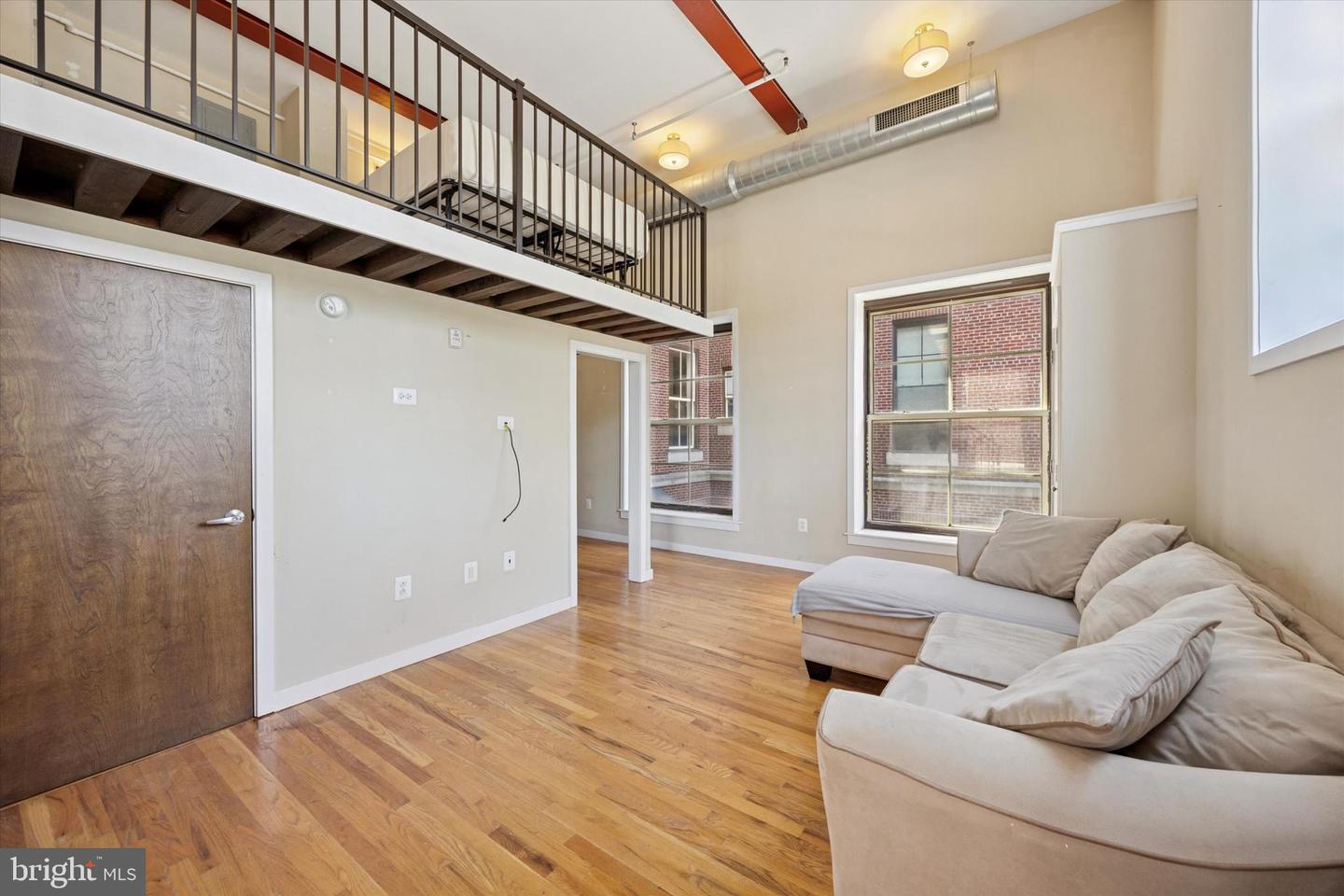 1201-15-15 Fitzwater St #204 Property Photo 6