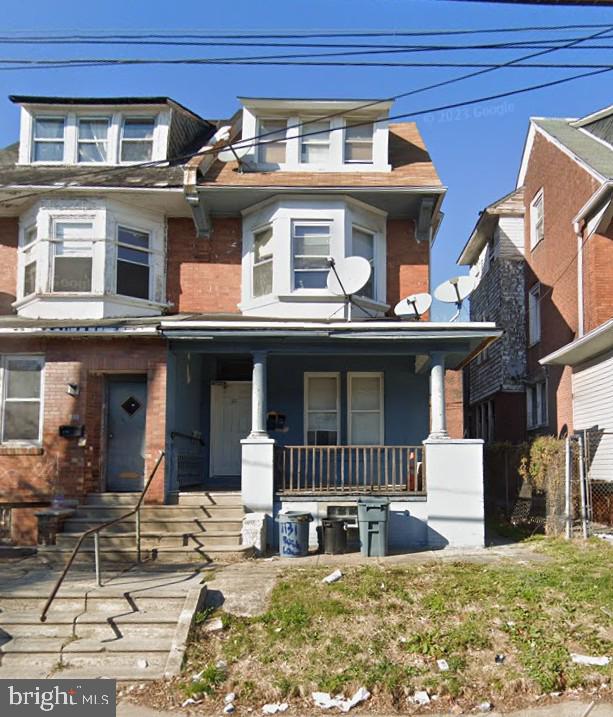 1131 W ROCKLAND ST Property Photo 1