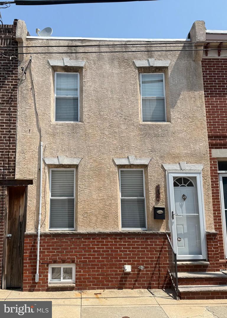 137 SIGEL ST Property Photo 1
