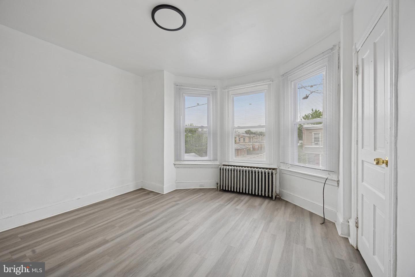 6111 Pine St #apt 2 Property Photo 4