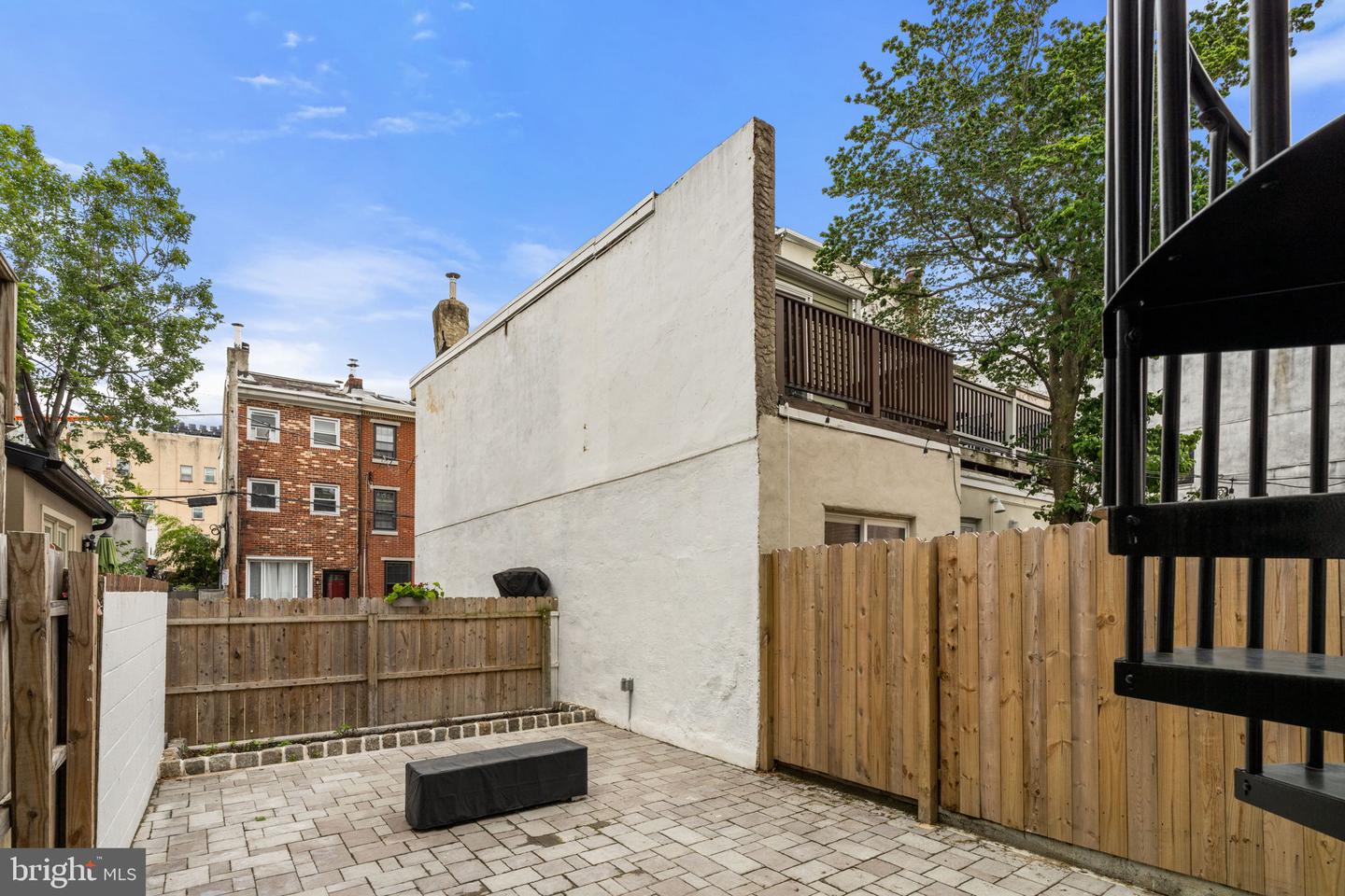 242 Montrose St Property Photo 6